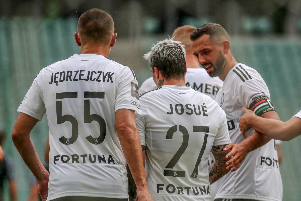 Josue Pesqueira Mateusz Wieteska