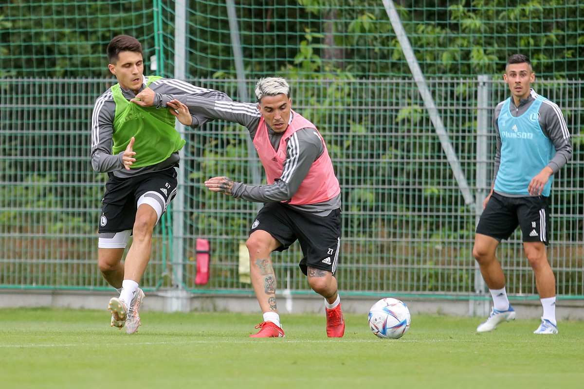 Bartosz Kapustka Josue Pesqueira