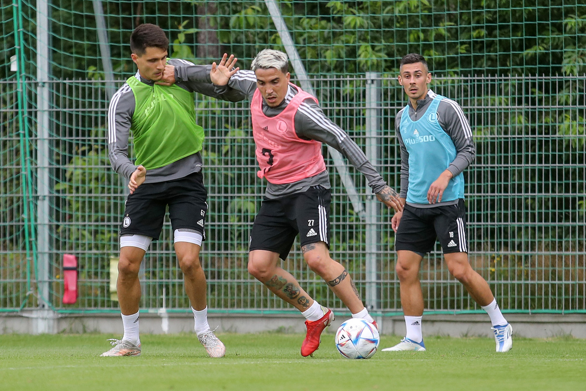 Bartosz Kapustka Josue Pesqueira
