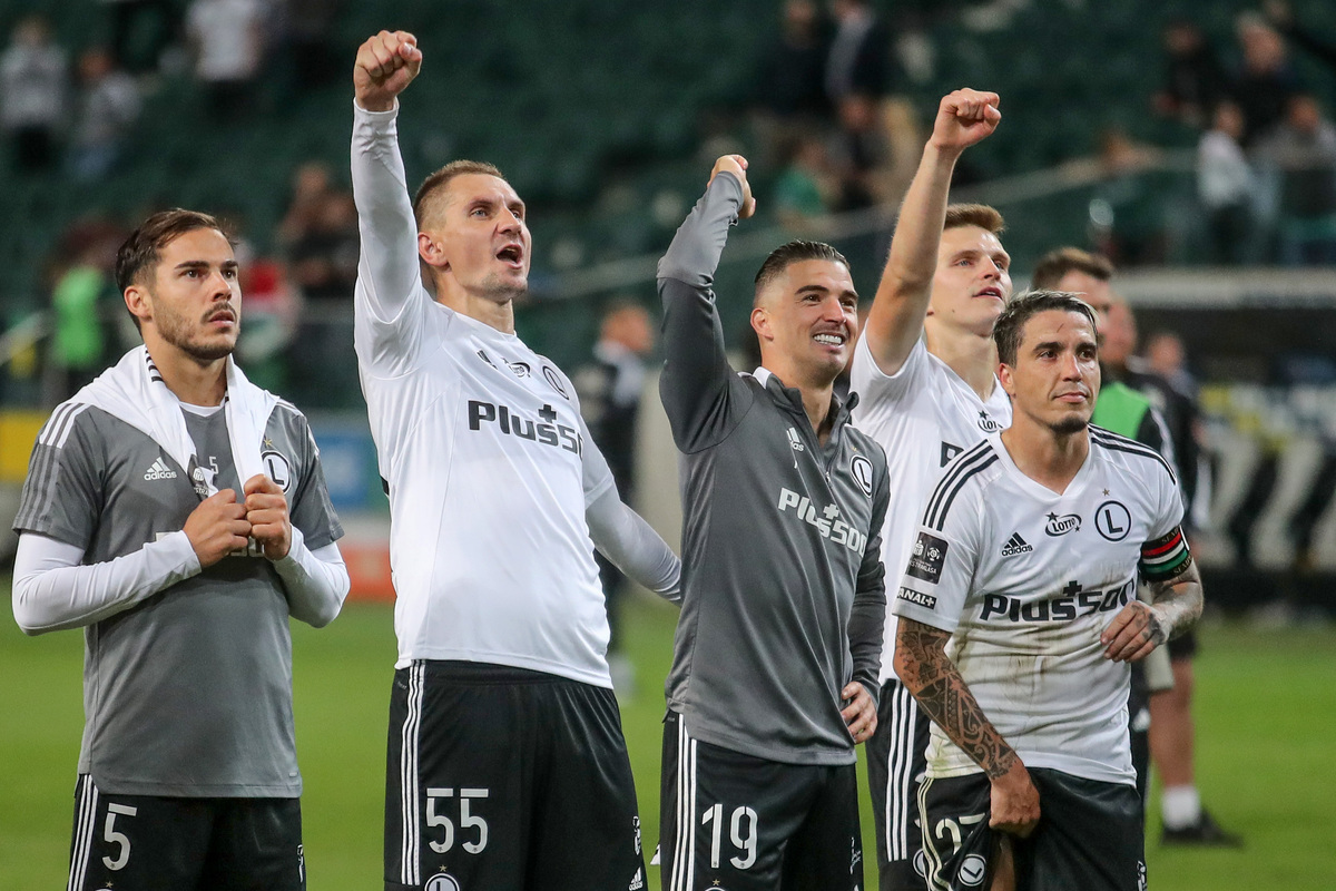 Yuri Ribeiro Artur Jędrzejczyk Carlitos Josue Pesqueira