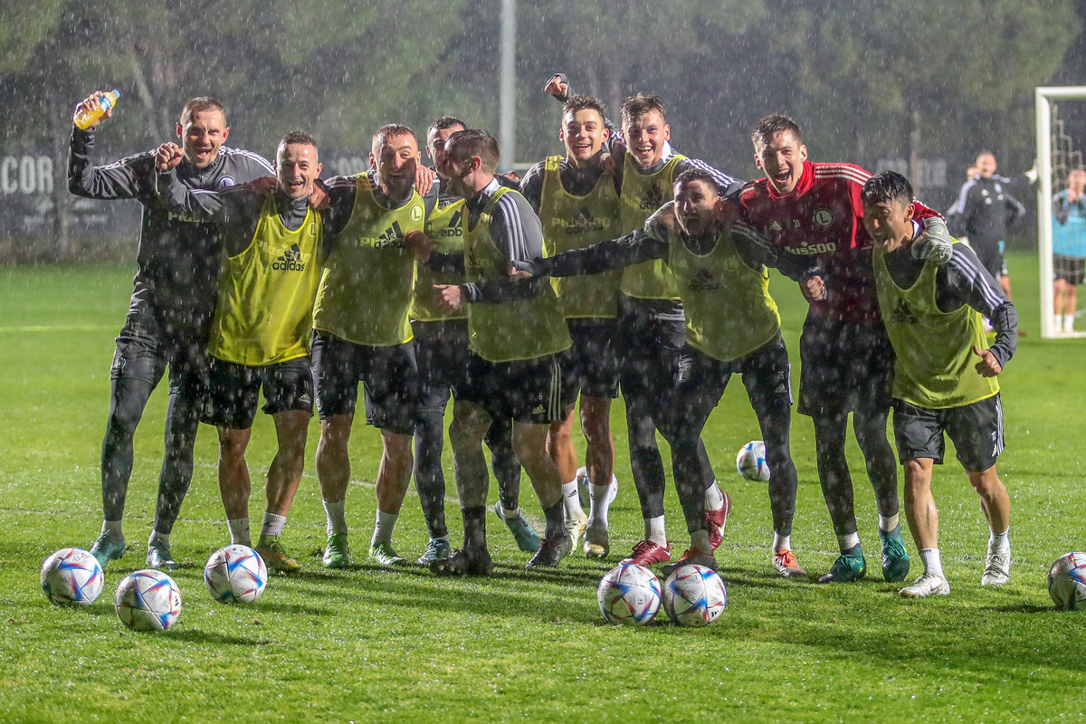 Artur Jędrzejczyk Robert Pich Rafał Augustyniak Jurgen Celhaka Mattias Johansson Ernest Muci Jan Ziółkowski Filip Mladenović Cezary Miszta Lee Jin-hyun