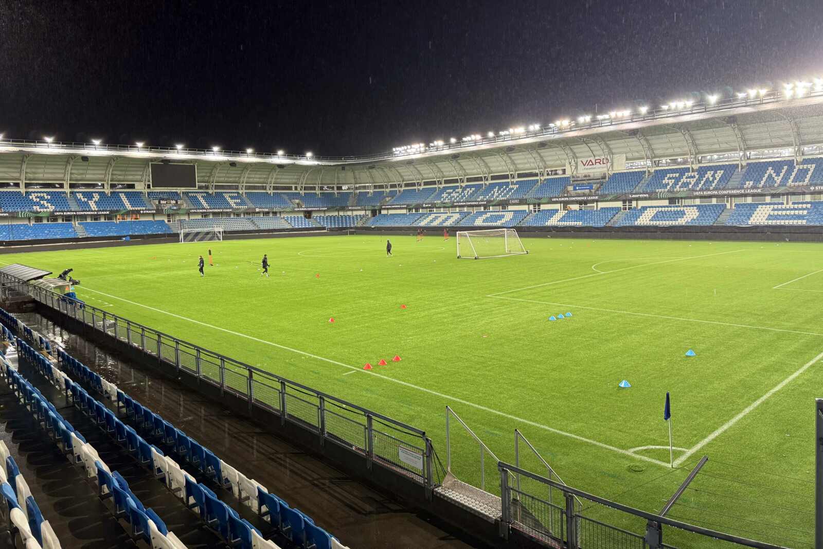 stadion Molde Piłkarze Legii trenowali w Molde