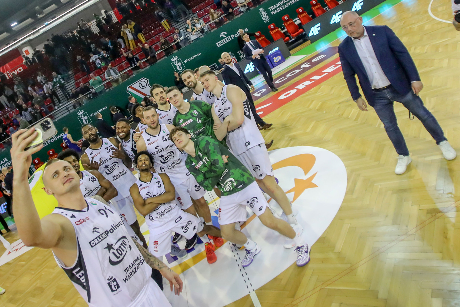 Selfie Legia kosz koszykówka zespół